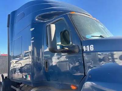 International LT625 Right Door