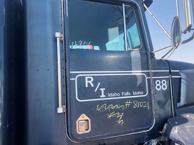 Kenworth T600 Right Door