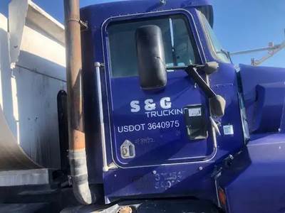 Kenworth T600 Right Door