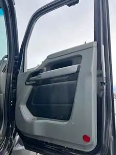 Kenworth T680 Right Door