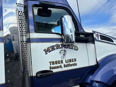 Kenworth T680 Right Door