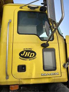 Mack Granite GU713 Right Door for a 2010 Mack GU713