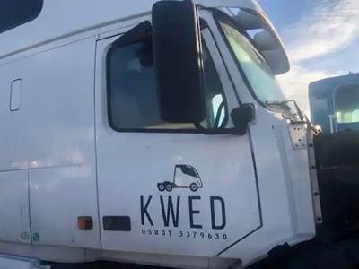 Volvo VNL Right Door