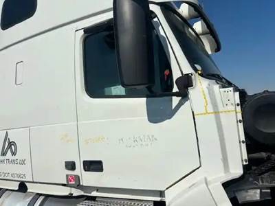 Volvo VNL Right Door