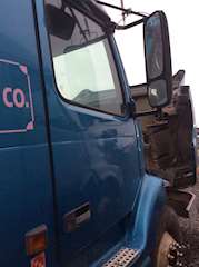 Volvo VNL610 Right Door