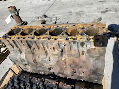 Cummins ISC Engine Block / Cylinder Block for a 2004 Peterbilt 330