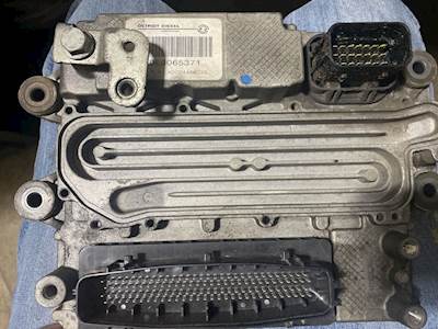 Detroit DD13 Engine Control Module (ECM) for a 2012 Freightliner Cascadia 125