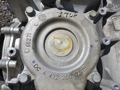 Detroit DD15 Engine Oil Cooler for a 2012 Freightliner Cascadia 125