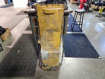 Caterpillar 3406E Engine Oil Pan for a 1995 Peterbilt 379