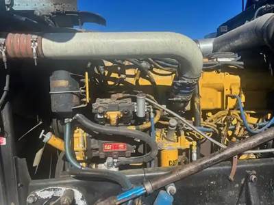 Caterpillar 3406E Engine for a 2000 Peterbilt 379
