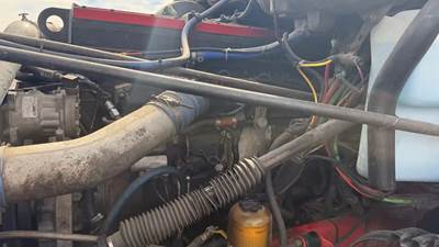 Cummins N14 CELECT PLUS Engine for a 2001 Freightliner C120