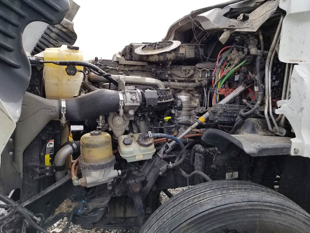 Detroit DD15 Engine for a 2015 Freightliner Cascadia 125 For Sale