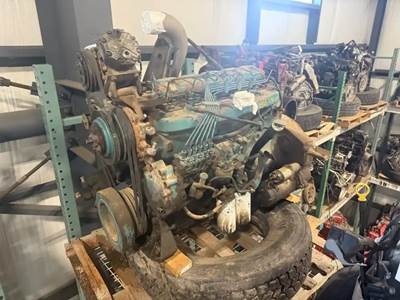 International DT466C Engine for a 1992 International 4900