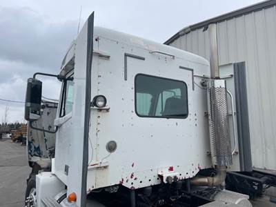 Freightliner Century Class 120 Exhaust Pipe for a 1998 Freightliner C120 CENTURY