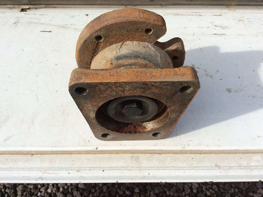 International 4700 / 4900 Fan Clutch for a 1998 International 47/4900