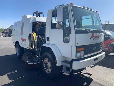 Ford CF7000 Right Fender Extension