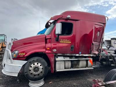 Freightliner Cascadia 125 Left Fender Extension