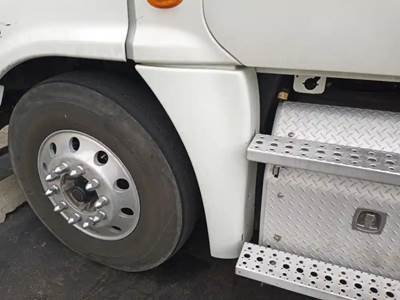 Freightliner Cascadia 125 Left Fender Extension