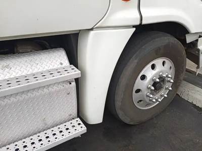 Freightliner Cascadia 125 Right Fender Extension