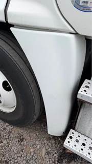 Freightliner Cascadia 125 Left Fender Extension