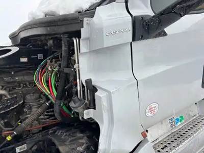 Freightliner Cascadia 126 Left Fender Extension