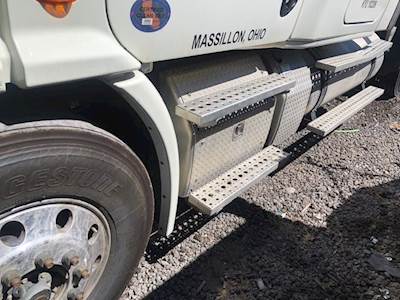 Freightliner Cascadia 132 Left Fender Extension