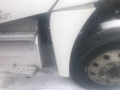 Freightliner Cascadia Right Fender Extension