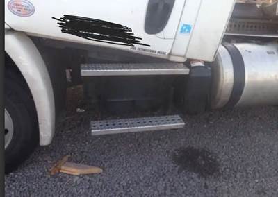 Freightliner Cascadia Left Fender Extension