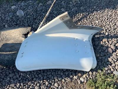 Freightliner FLC Right Fender Extension