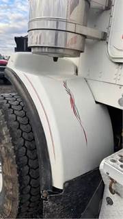 Kenworth T800 Left Fender Extension
