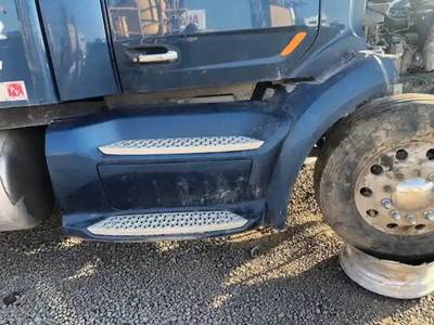 Peterbilt 579 Right Fender Extension