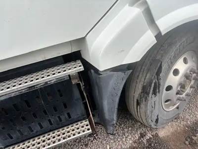 Volvo VNL Right Fender Extension