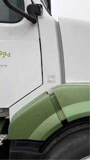 Volvo VNL Right Fender Extension