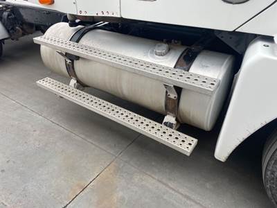 Freightliner Century Class 120 Right Fuel Tank for a 1998 Freightliner C120 CENTURY