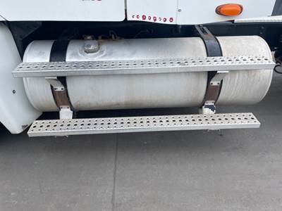 Freightliner Century Class 120 Left Fuel Tank for a 1998 Freightliner C120 CENTURY