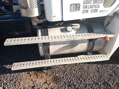 Freightliner Columbia 120 Right Fuel Tank