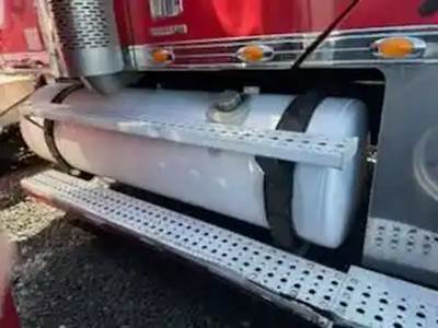 Freightliner Coronado 132 Right Fuel Tank for a 2009 Freightliner Coronado 132 Glider