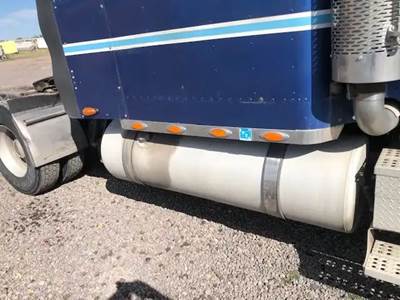 Freightliner FLD120 Classic Right Fuel Tank for a 2004 Freightliner Classic 120