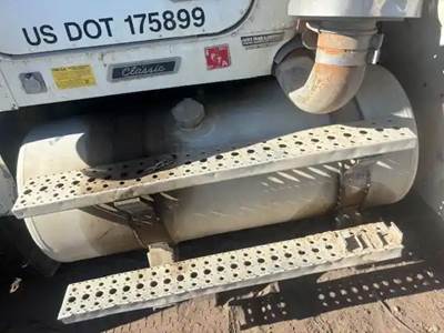 Freightliner FLD120 Classic Left Fuel Tank for a 2007 Freightliner Classic 120