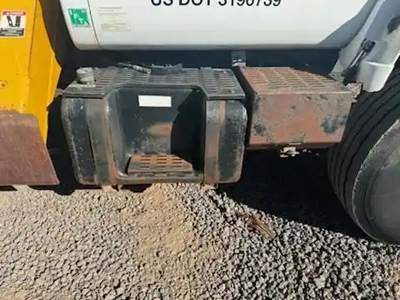 GMC TopKick C7000 Right Fuel Tank for a 1996 GMC C7000 Topkick