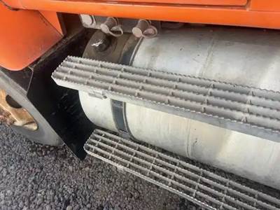 International F2674 Left Fuel Tank for a 2002 International F-2674 SBA