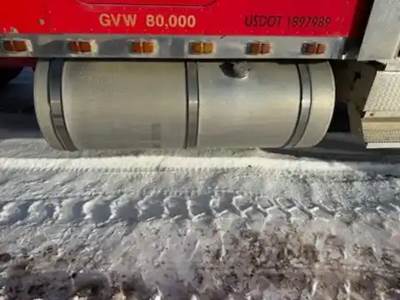 International F9370 Right Fuel Tank for a 1997 International F-9370