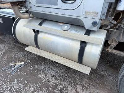 International F9370 Left Fuel Tank for a 1987 International F-9370