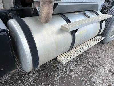 International F9370 Right Fuel Tank for a 1987 International F-9370