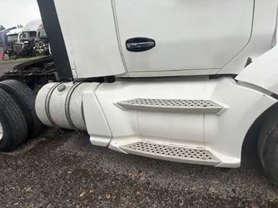 Kenworth T680 Right Fuel Tank