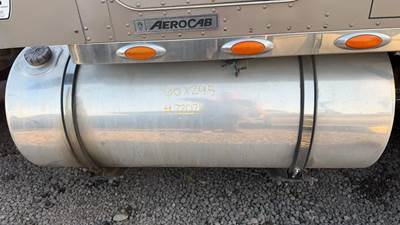 Kenworth T800 Left Fuel Tank