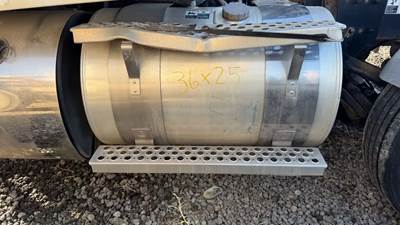 Kenworth T880 Left Fuel Tank