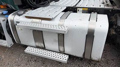 Mack Pinnacle CXU612 Left Fuel Tank for a 2015 Mack CXU612