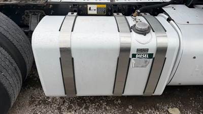 Mack Pinnacle CXU612 Right Fuel Tank for a 2015 Mack CXU612