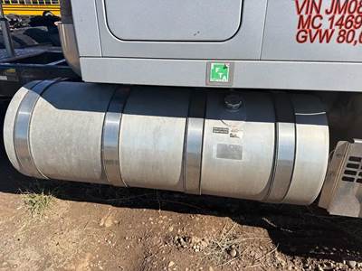 Mack Pinnacle CXU613 Right Fuel Tank for a 2018 Mack CXU613